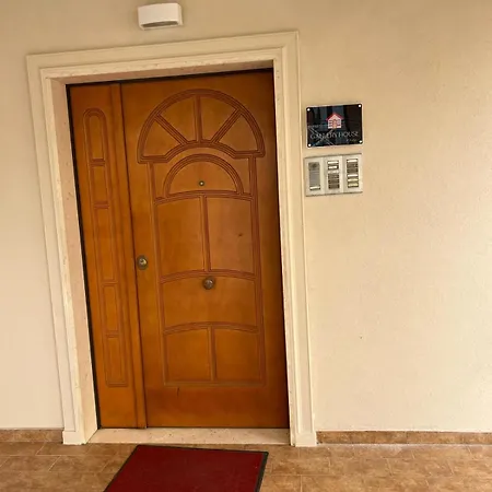 Gallery House Διαμέρισμα *